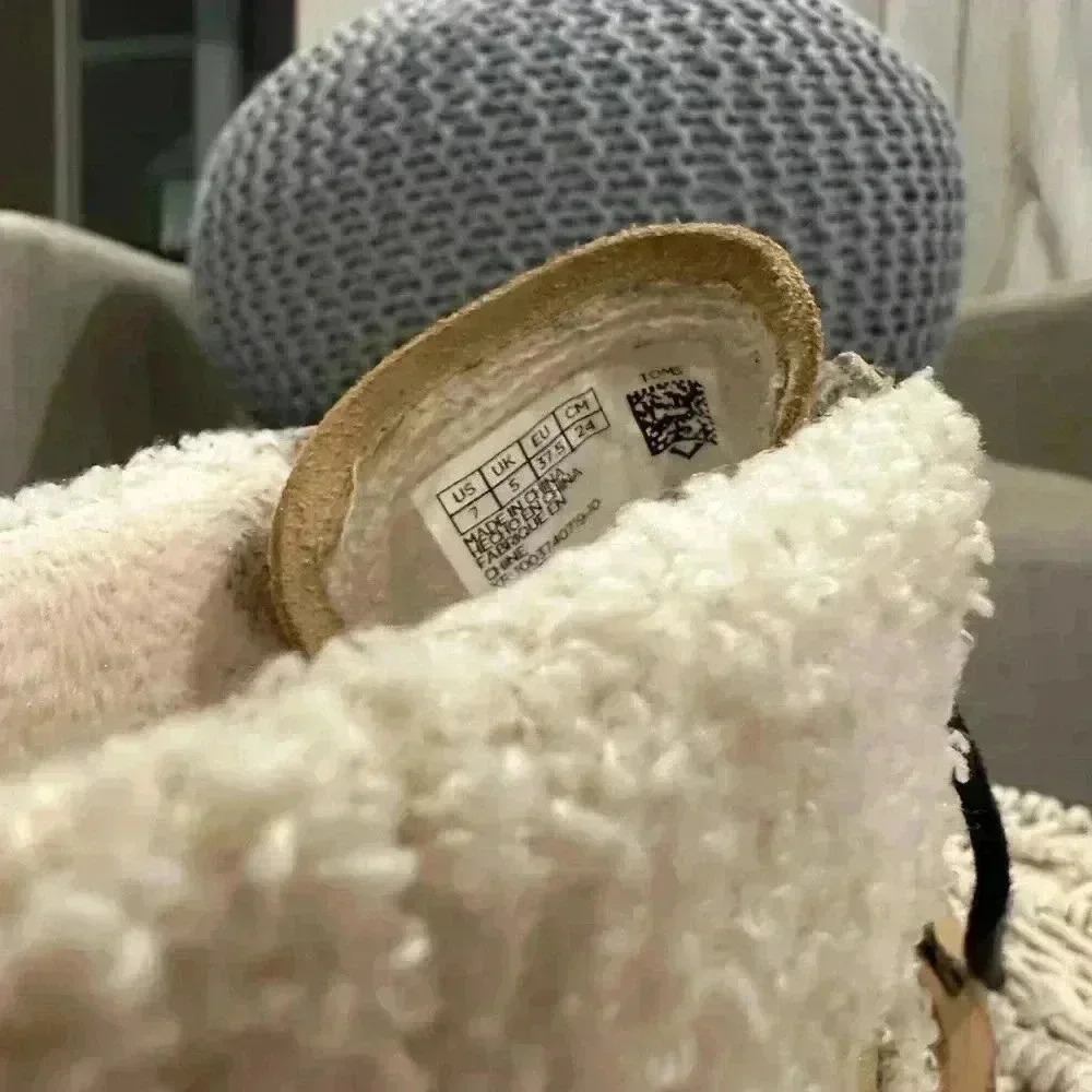 Toms hiking boots sz 7 - Picture 9 of 10